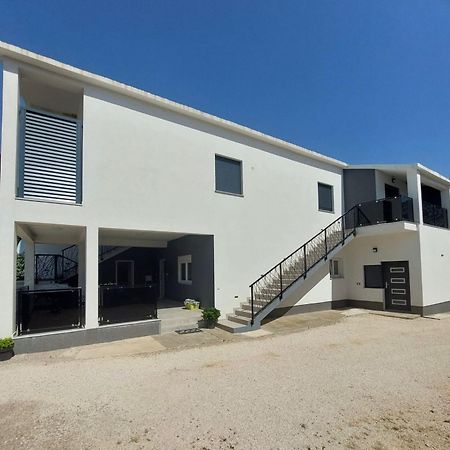 Apartmani Karla Paklenica Starigrad Paklenica Esterno foto