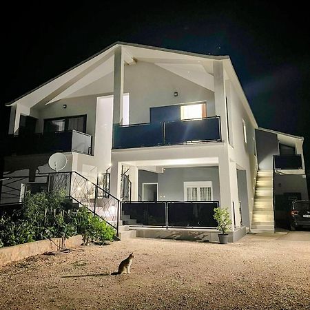 Apartmani Karla Paklenica Starigrad Paklenica Esterno foto