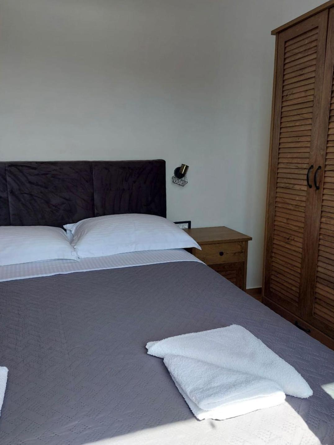 Apartmani Karla Paklenica Starigrad Paklenica Esterno foto