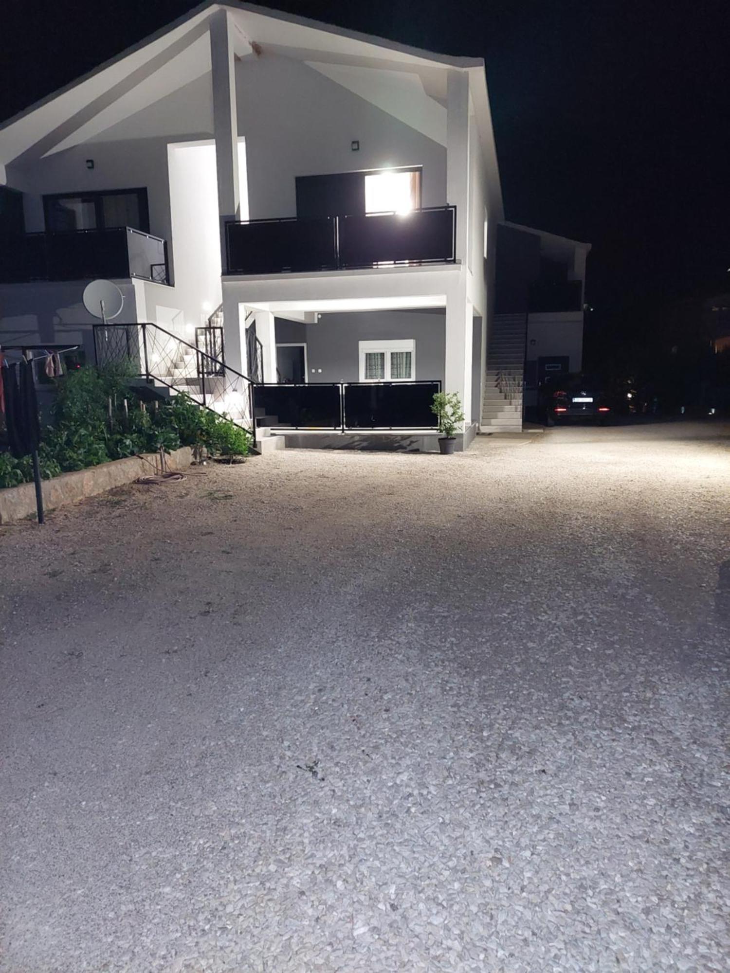 Apartmani Karla Paklenica Starigrad Paklenica Esterno foto