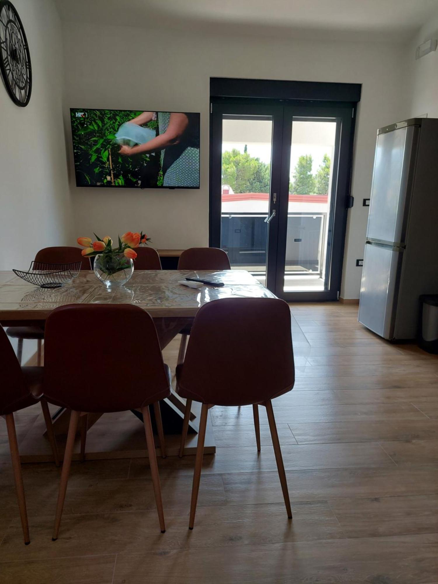 Apartmani Karla Paklenica Starigrad Paklenica Esterno foto