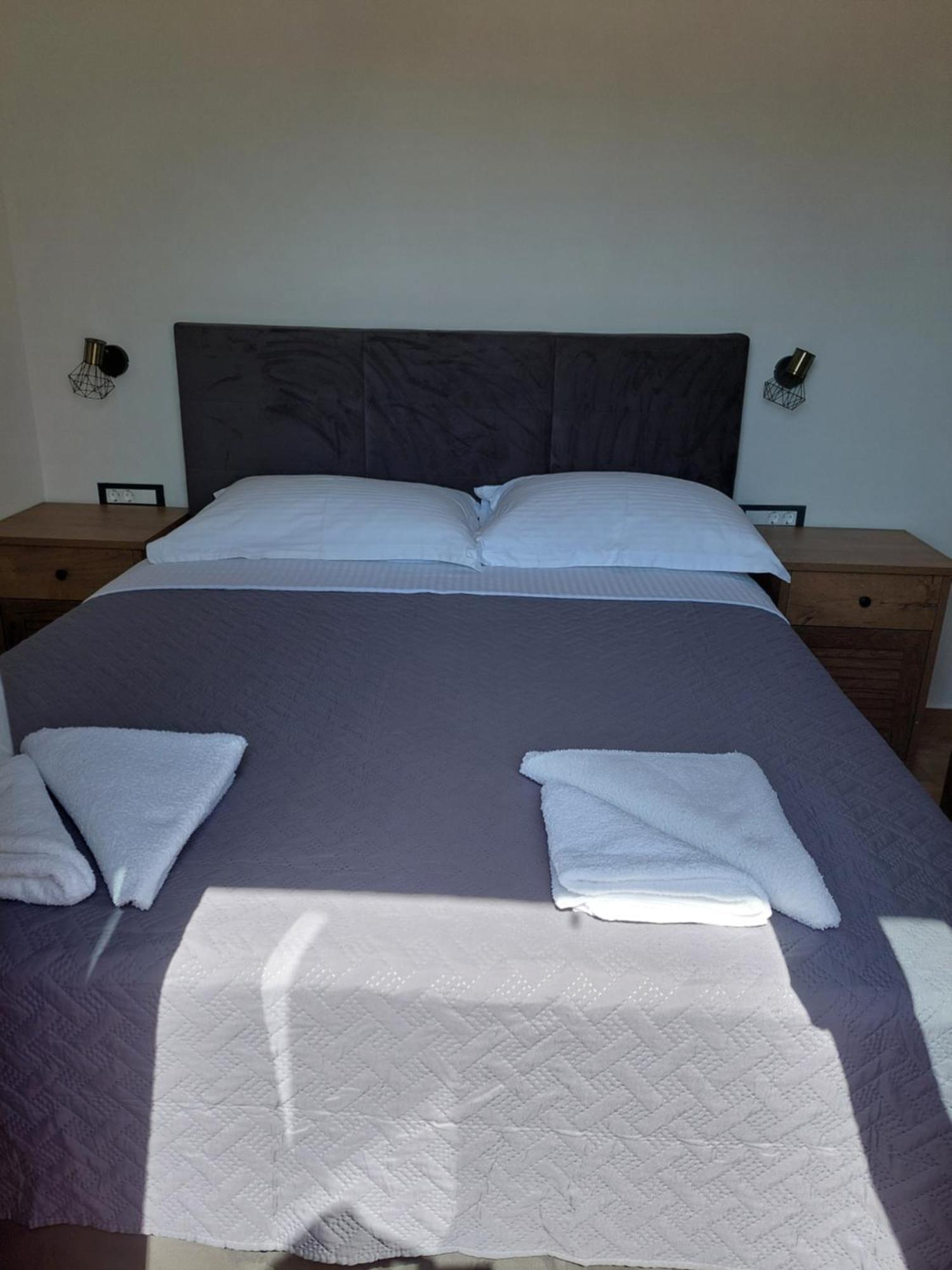 Apartmani Karla Paklenica Starigrad Paklenica Esterno foto
