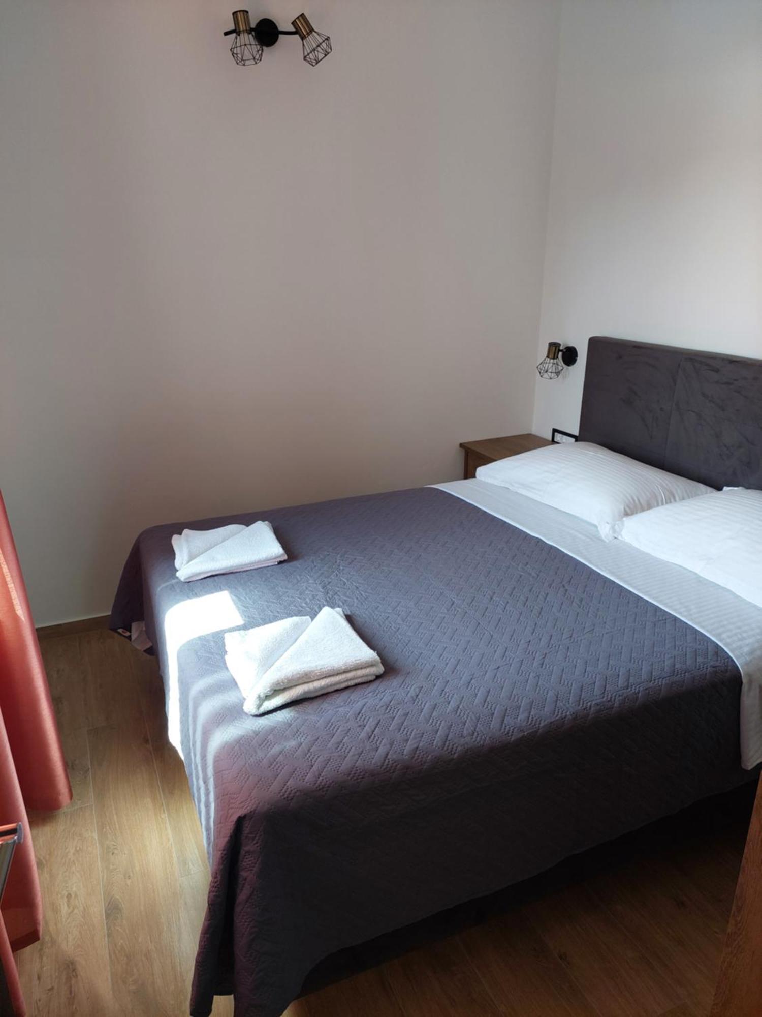 Apartmani Karla Paklenica Starigrad Paklenica Esterno foto