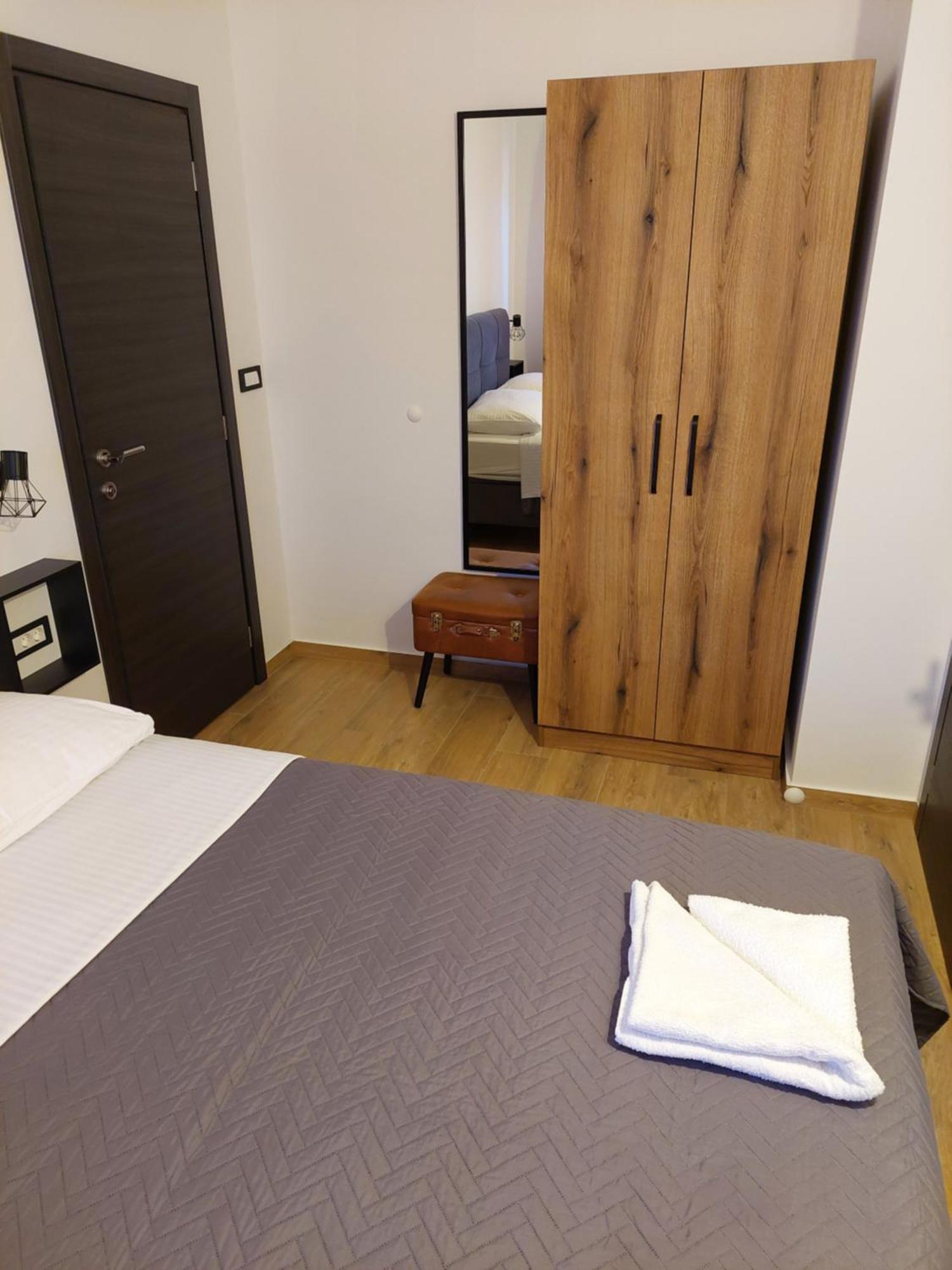 Apartmani Karla Paklenica Starigrad Paklenica Esterno foto