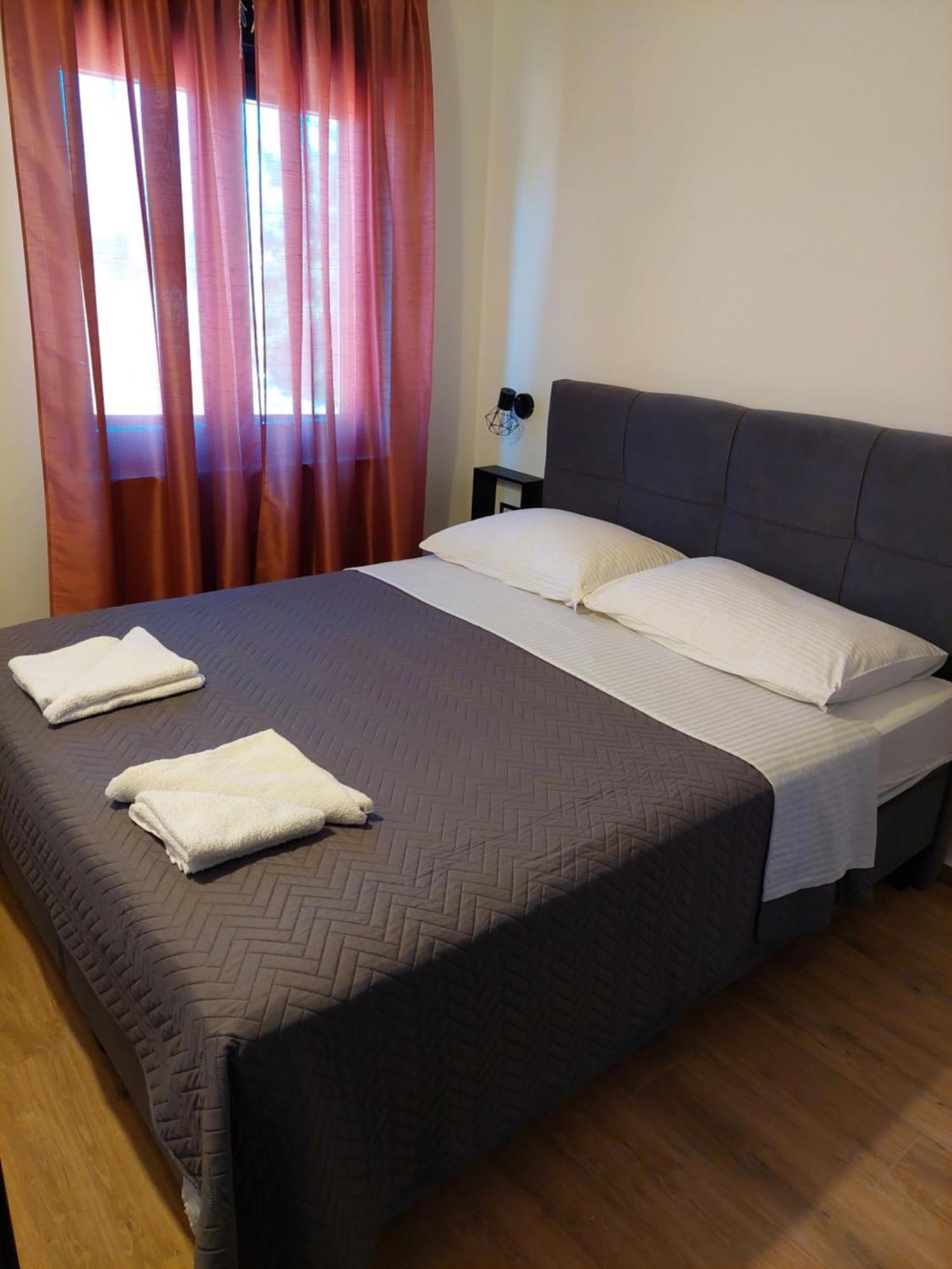 Apartmani Karla Paklenica Starigrad Paklenica Esterno foto