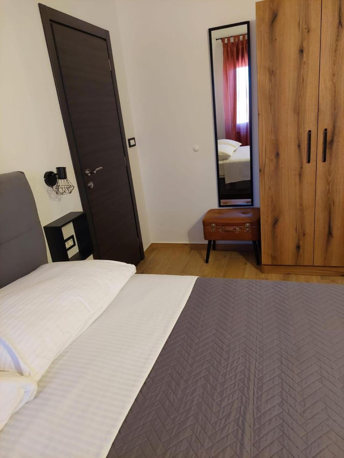 Apartmani Karla Paklenica Starigrad Paklenica Esterno foto